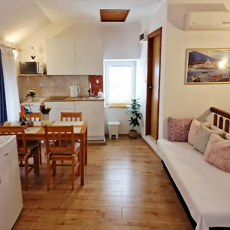 Apartman In The Centre Of Trogir